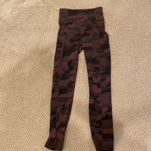 LULULEMON leggings maroon camo print